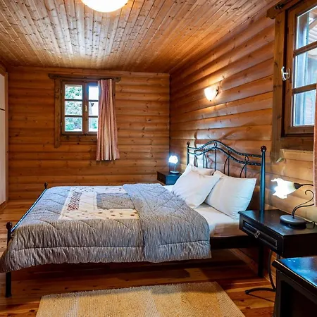 Likouresi Village Apart-hotel Karpenísion